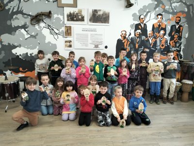 Mali turyści w Majdanie Ostrowskim